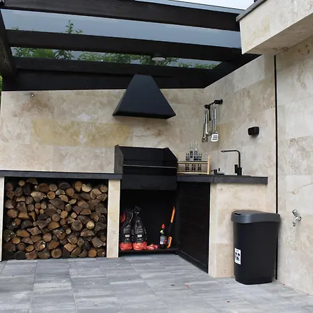 Woodpecker Villa *