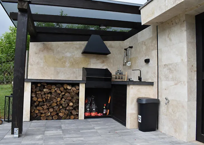 Woodpecker Villa *
